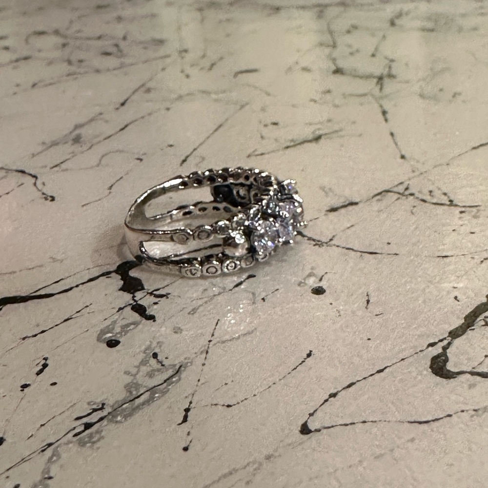 Silver ring - Picture 3 of 4